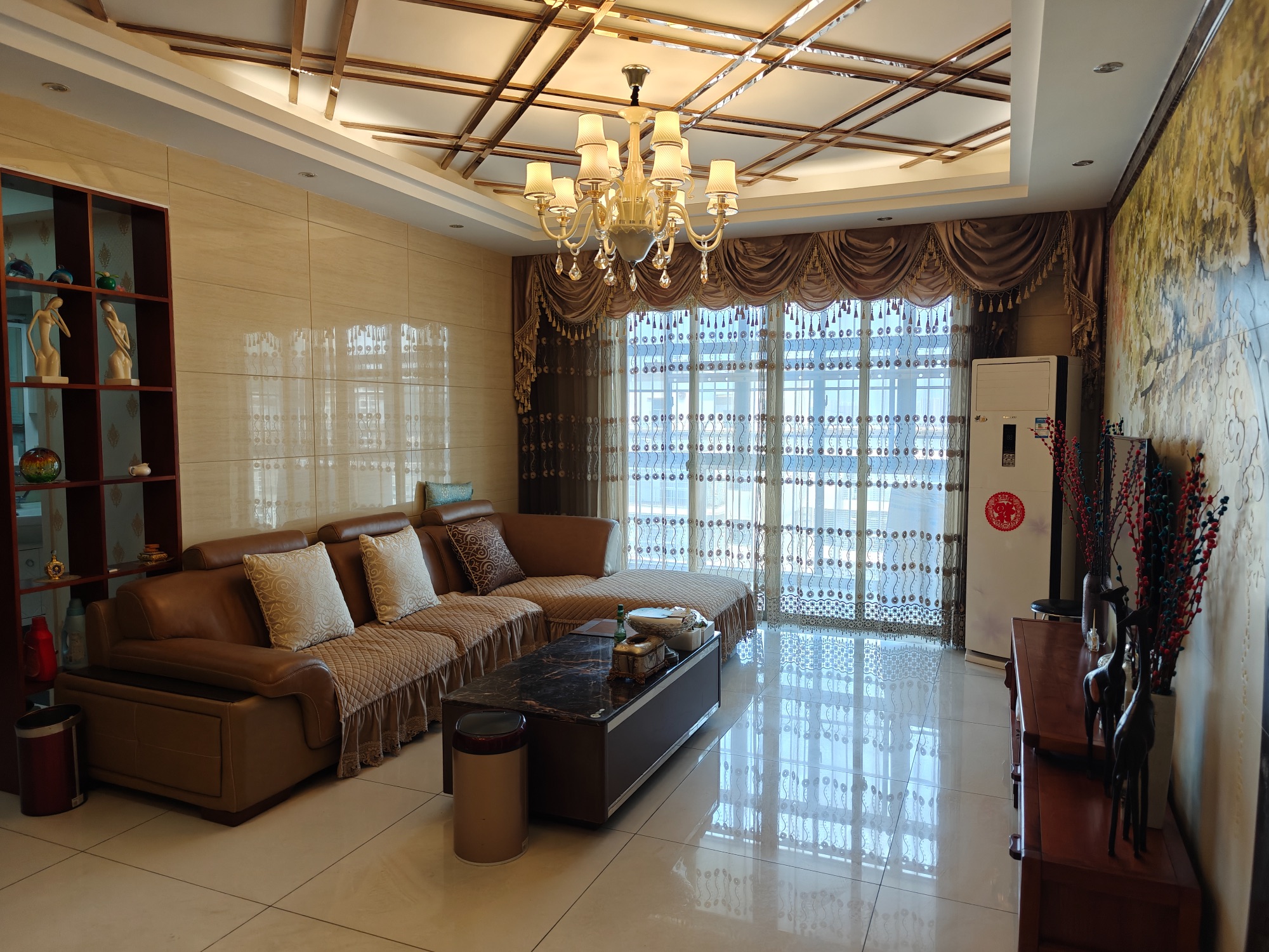 润园·3室2厅·136平方·电梯房中层·带家电家私50万