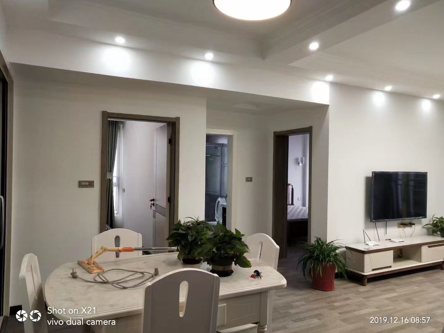 领秀城·全新两室两厅·初次出租·1600/月