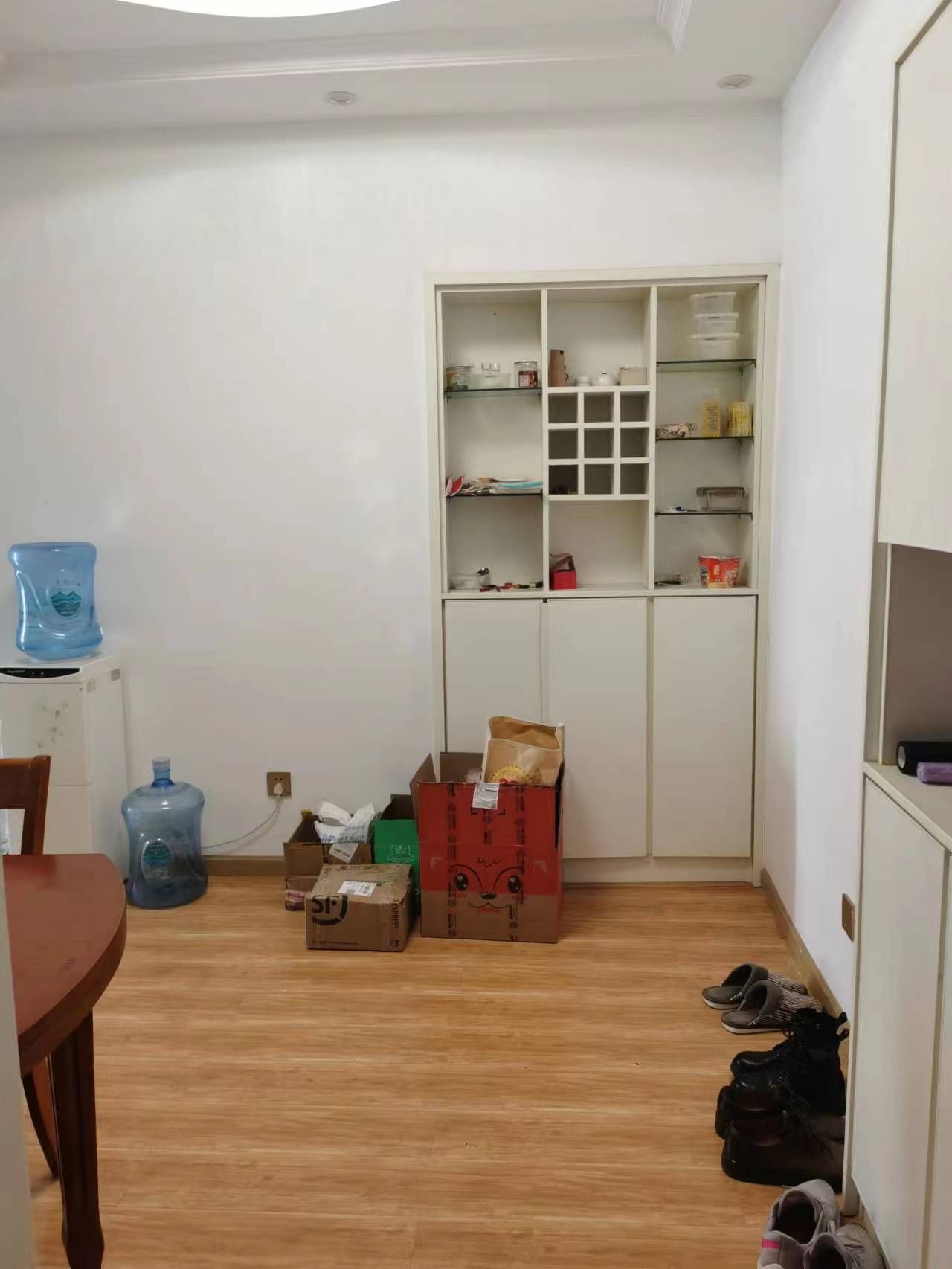 众城国际·130平·三室两厅·家电齐全·租1600/月