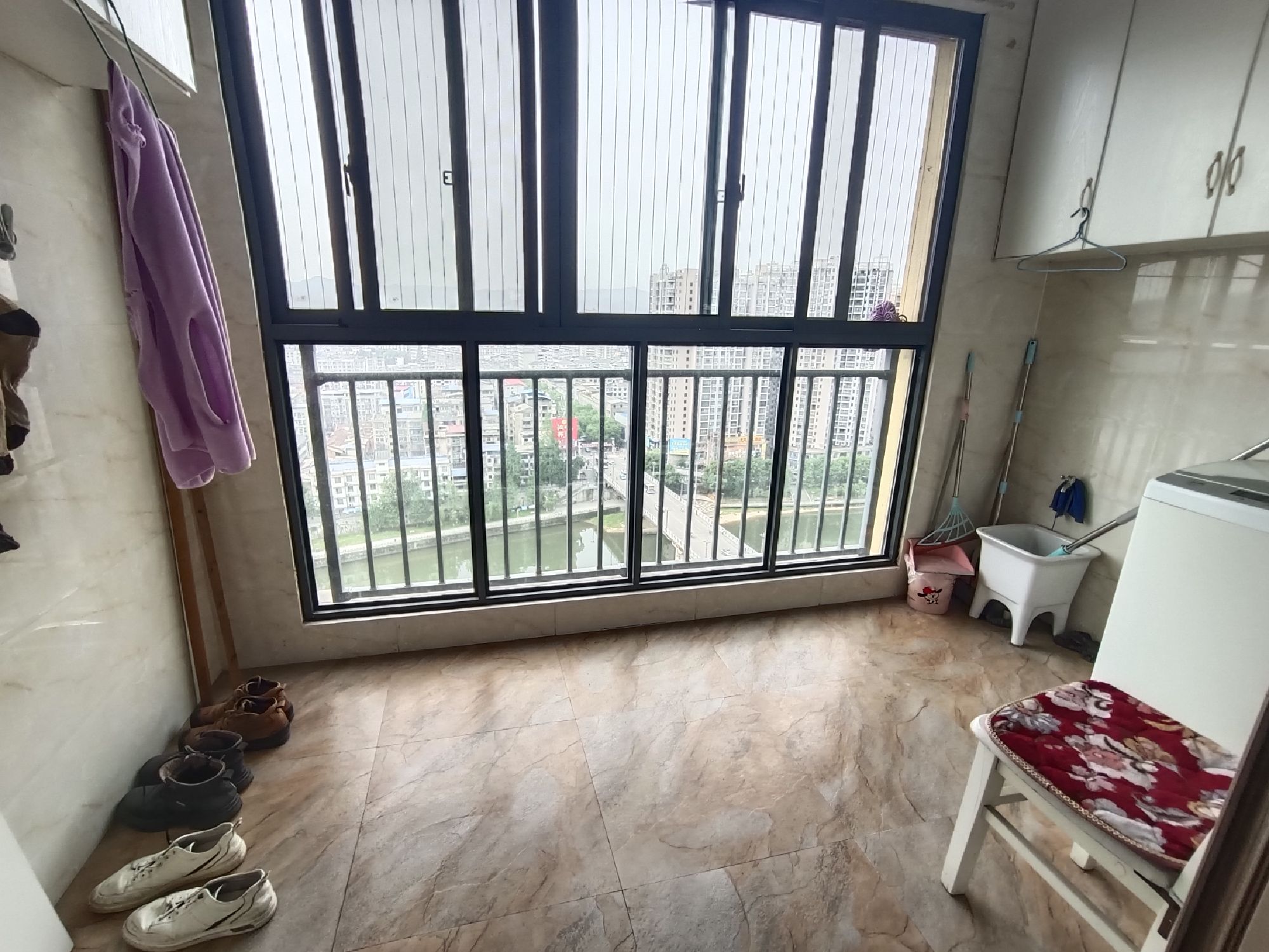 金色水岸2室2厅精装修·品牌家私家电1300/月