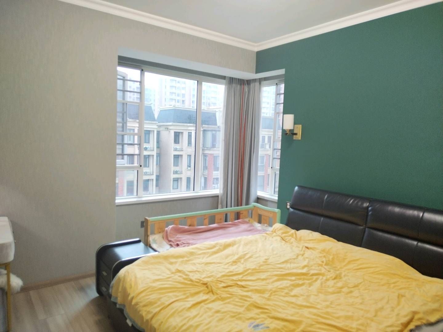 塞纳河畔137平·大三室·精装修9成新·闲置急于出售65万