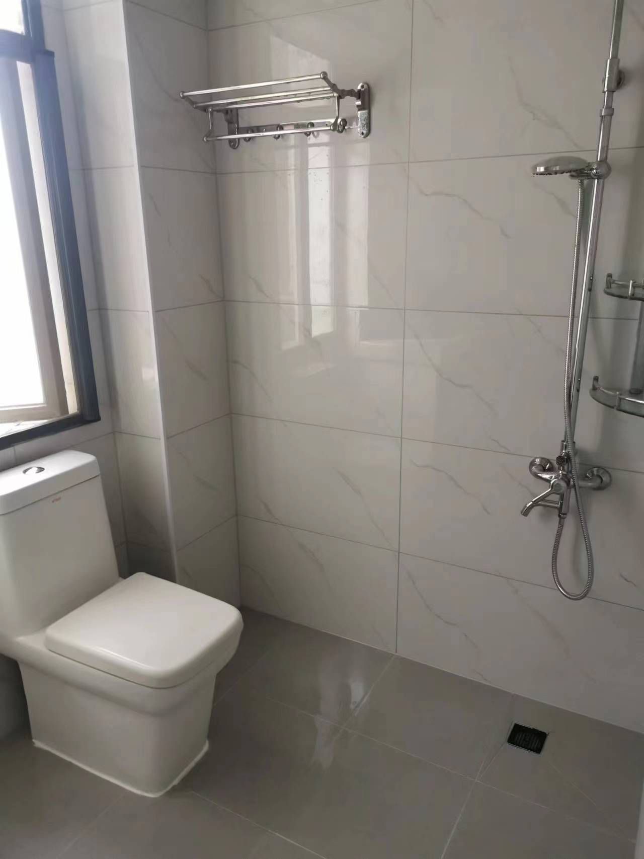 雍景新城精装修·两室两厅·租1600/月
