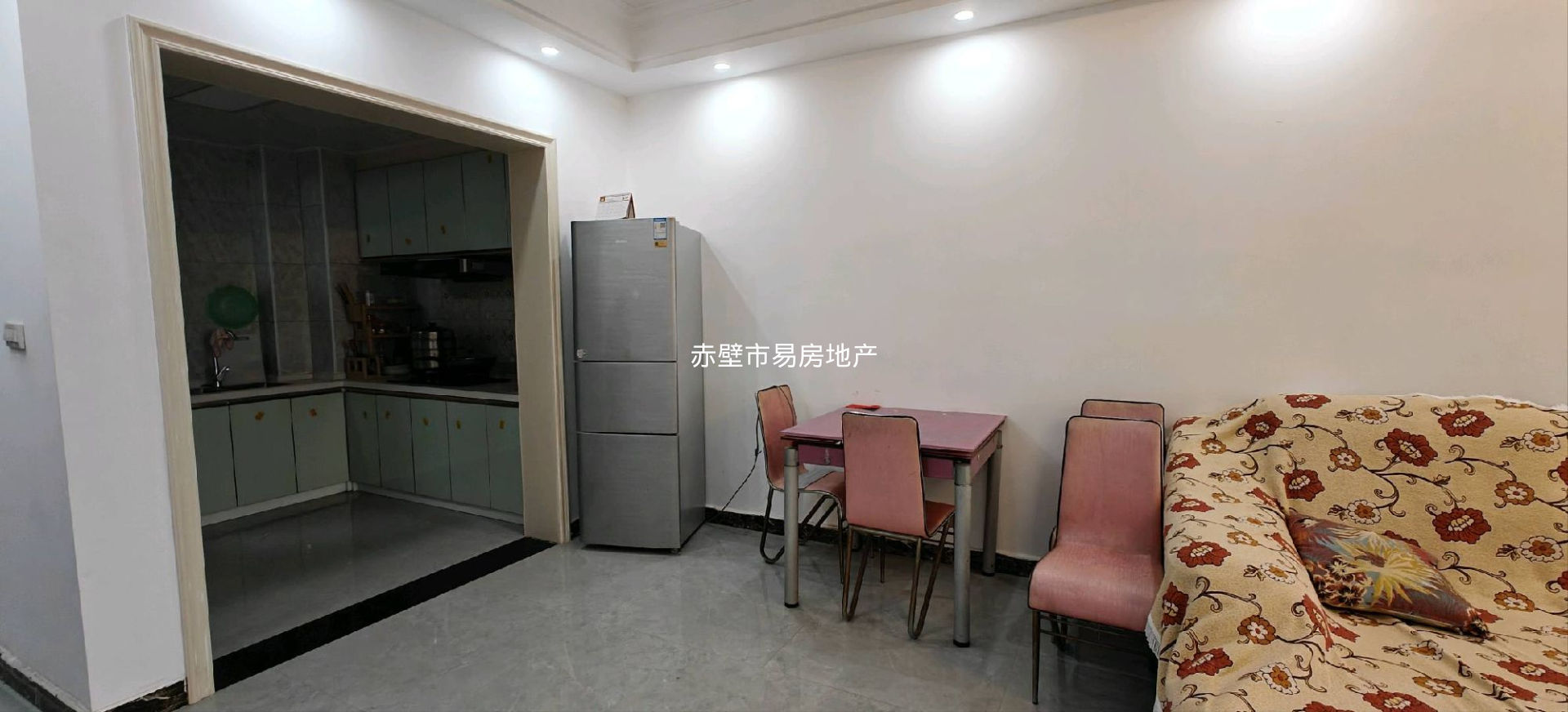 赤壁外滩精装房·2+1户型·河景朝南房子整体出租1400/月