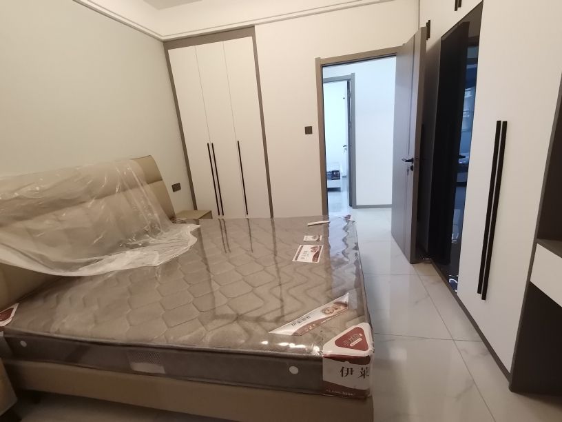 丰业盛世·全新装修·四室两厅·南北通透·周边配套齐全售：66万