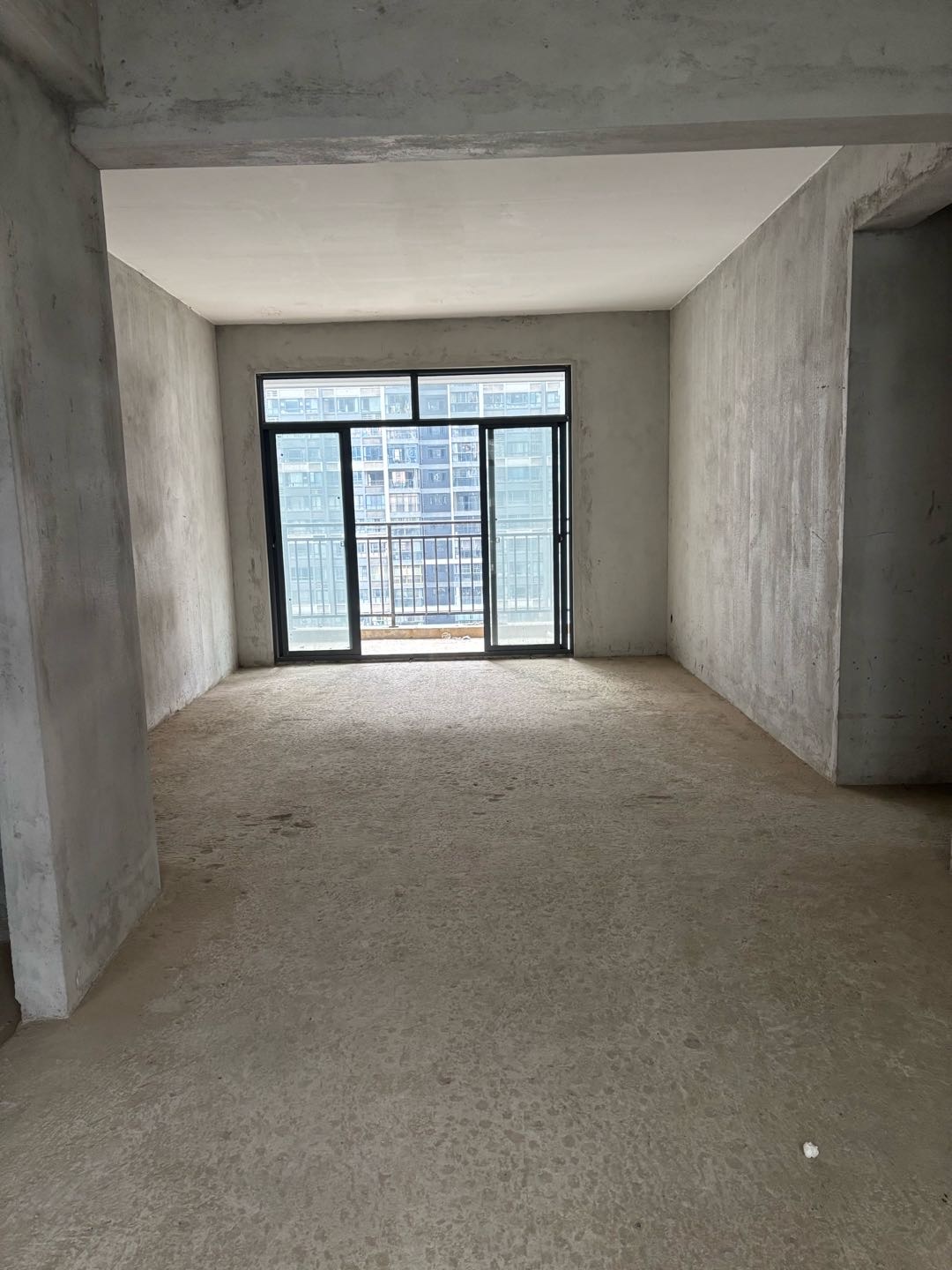 雍景新城，3室2厅，毛坯房，性价比高，123平价格美丽48万