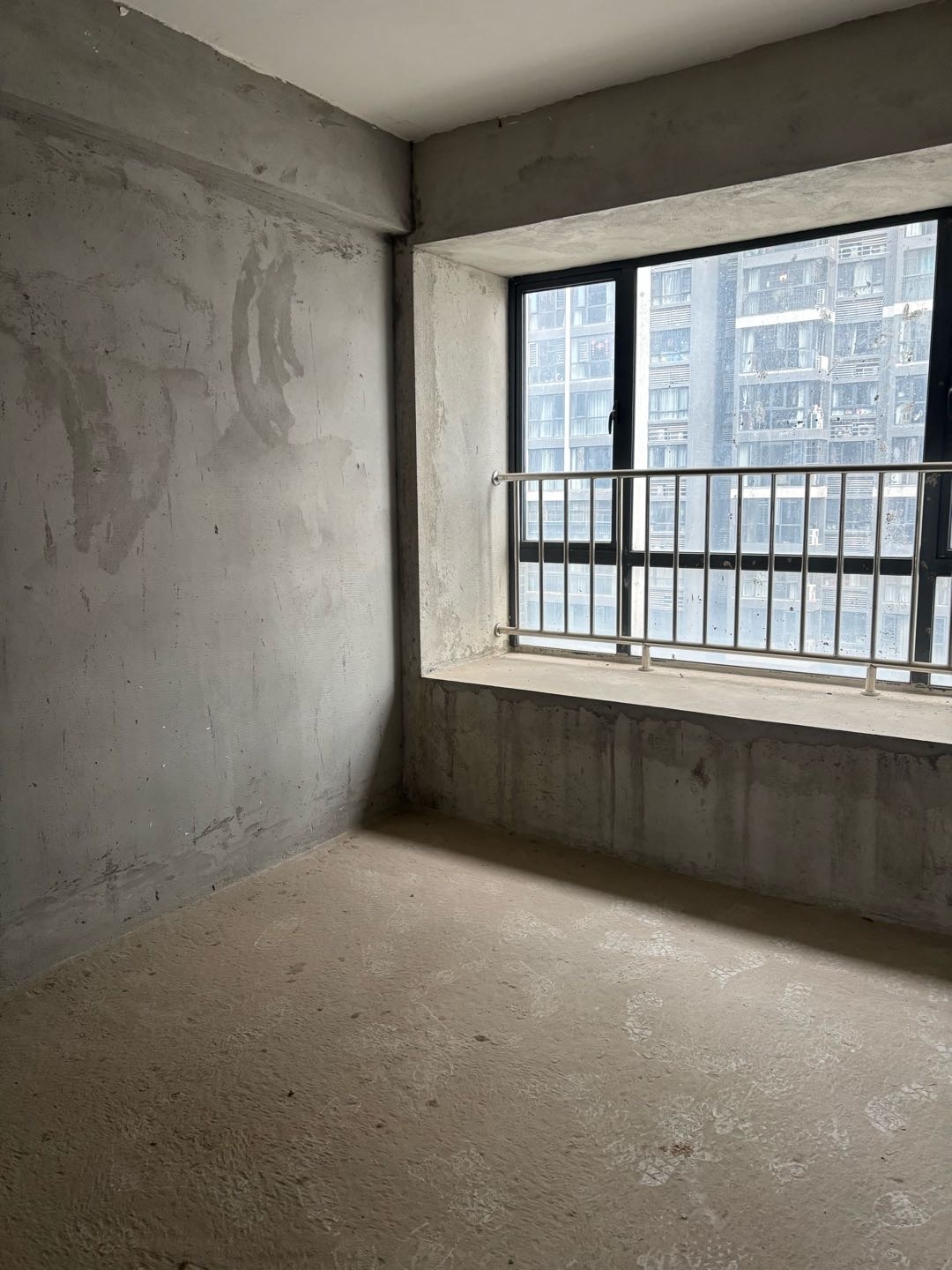 雍景新城，3室2厅，毛坯房，性价比高，123平价格美丽48万