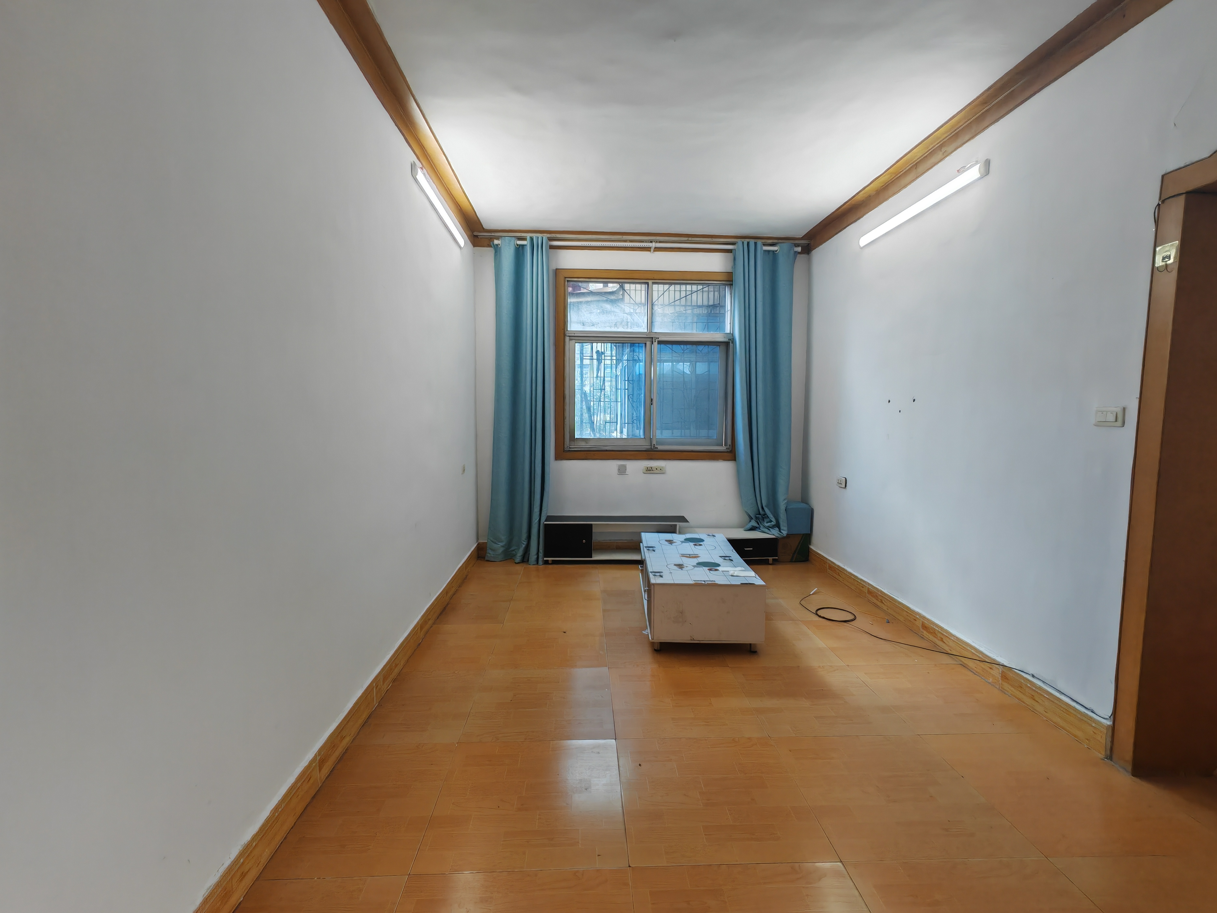 国贸附近针织小区大两房，17万，不动产在手，采光好，商圈便利,看房电话18307150819