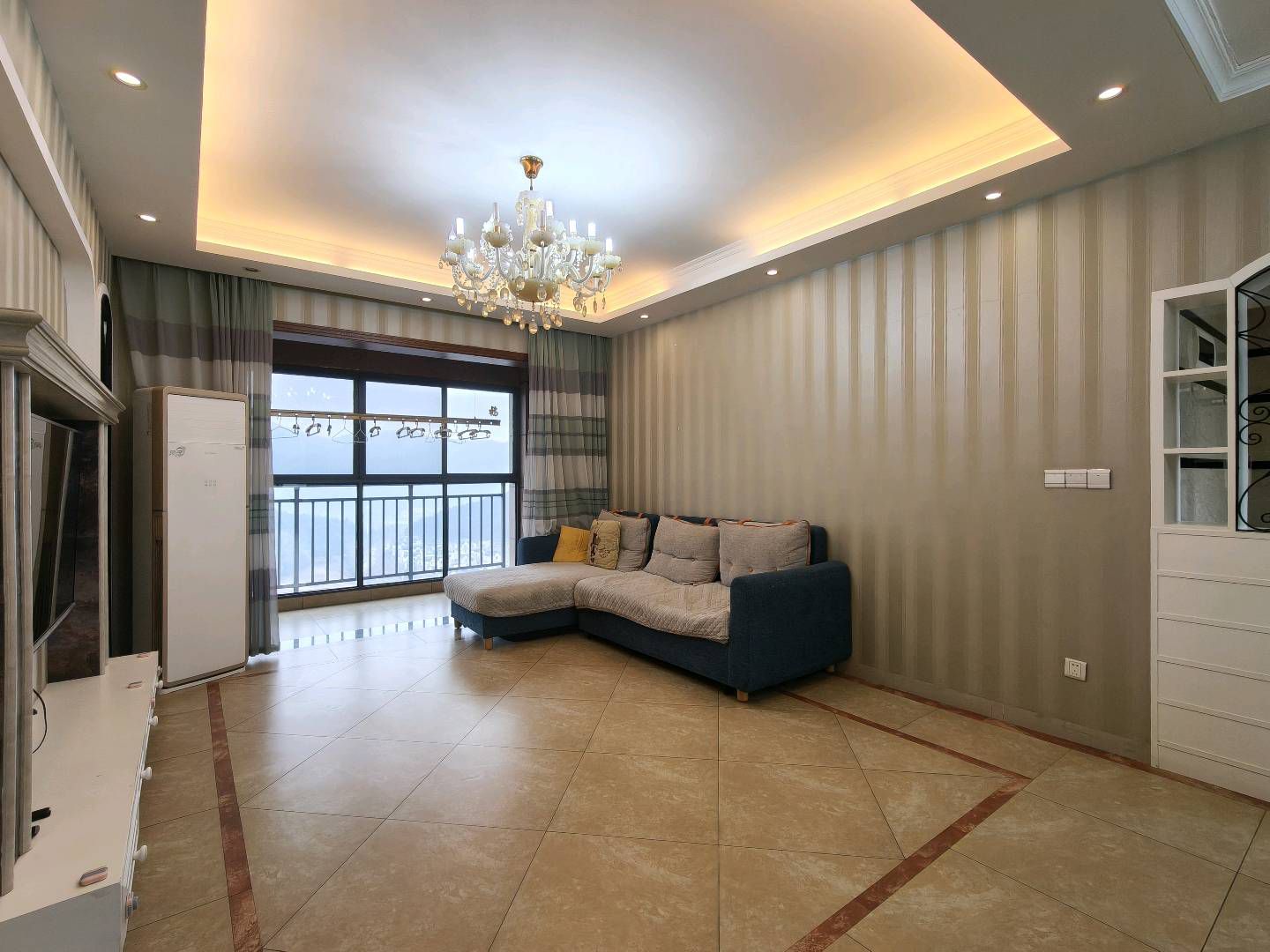 赤壁印象5号公馆·好地段的三居室·116平·8成新·房东外地定居闲置卖55万