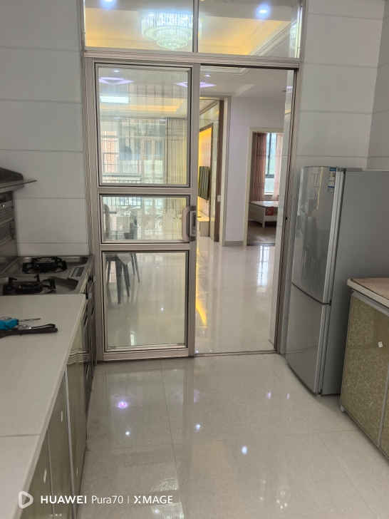 鹏城美丽家园三室两厅·拎包入住·一楼/1300月
