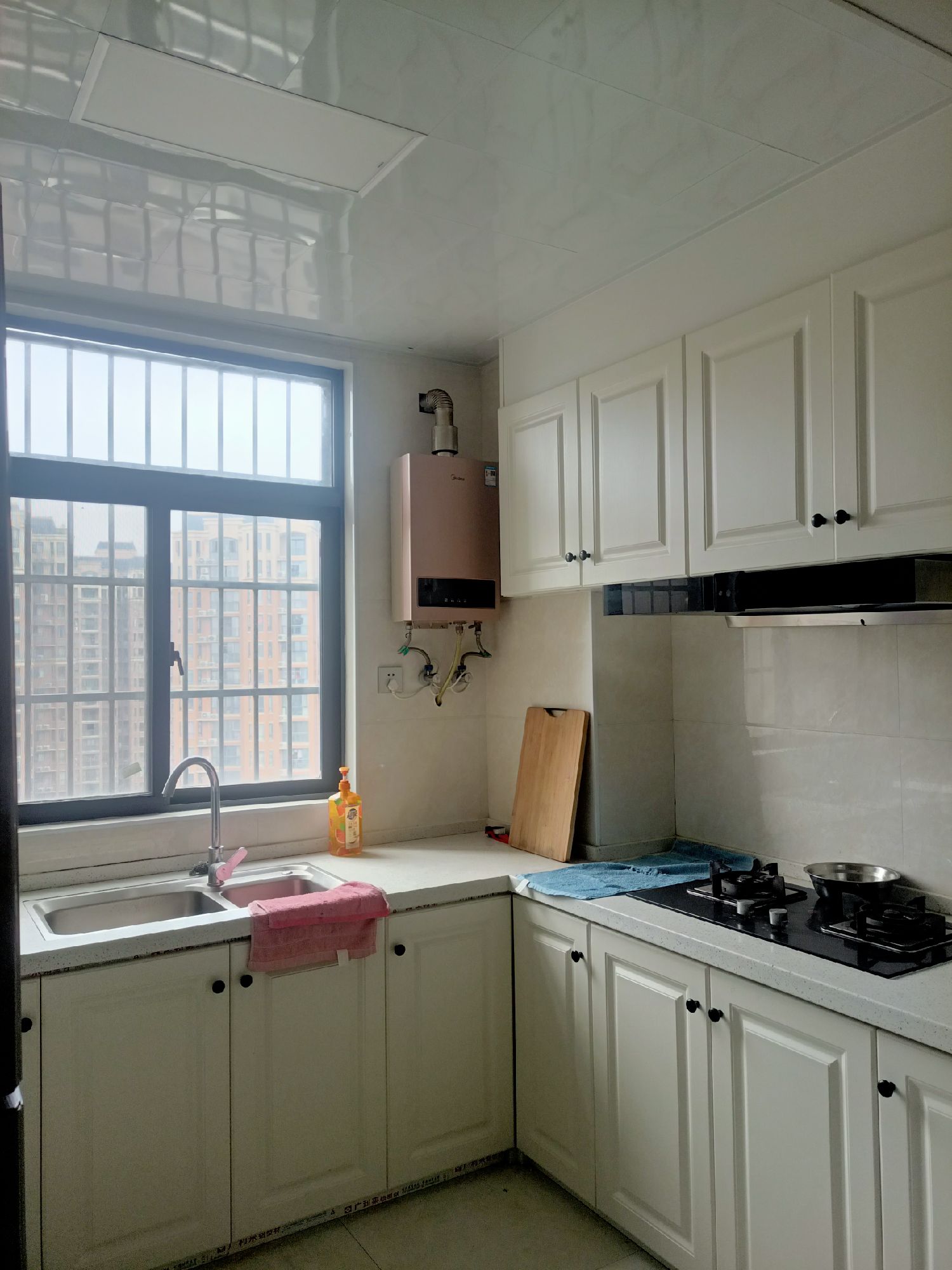 景峰尚城·精装修3室2厅2卫·可以拎包入住1800/月