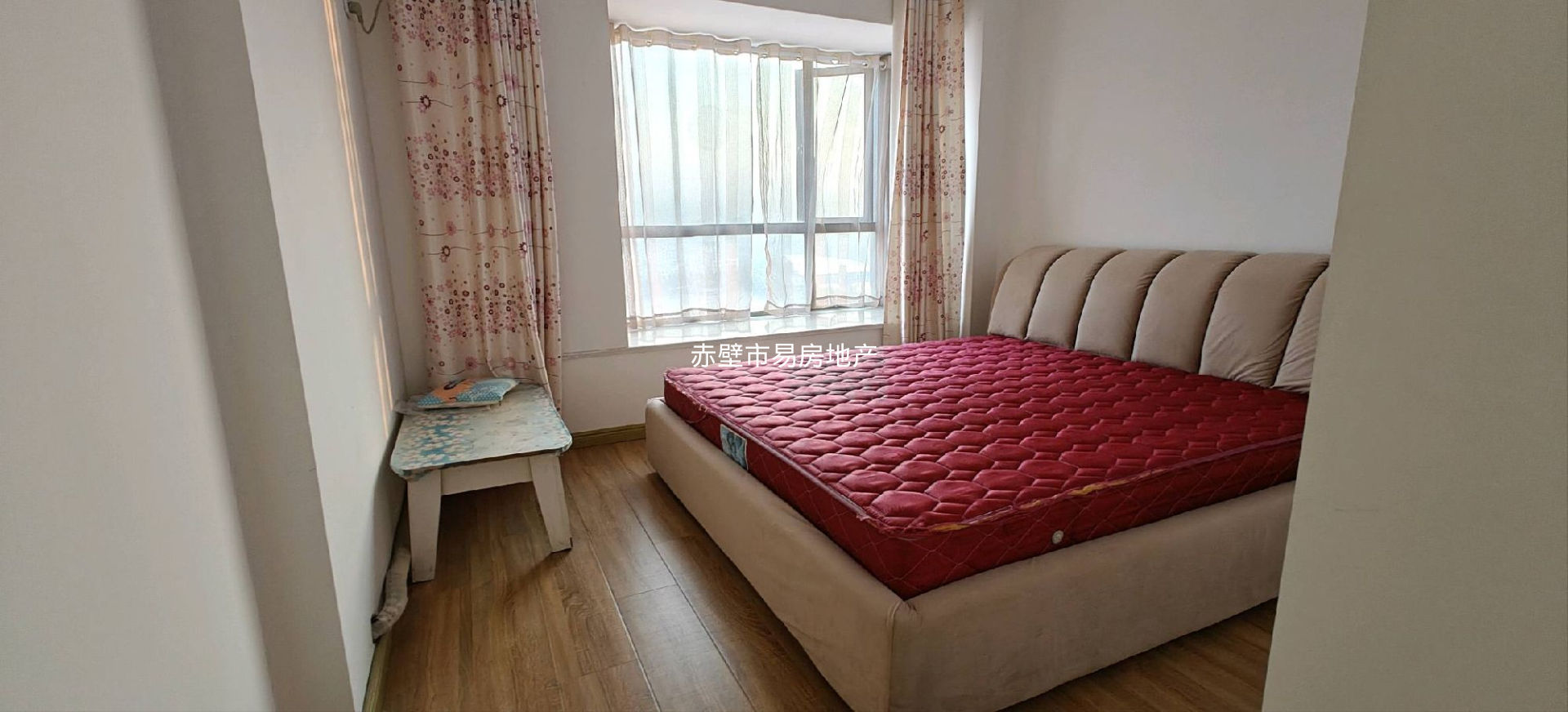 赤壁外滩精装房·2+1户型·河景朝南房子整体出租1400/月