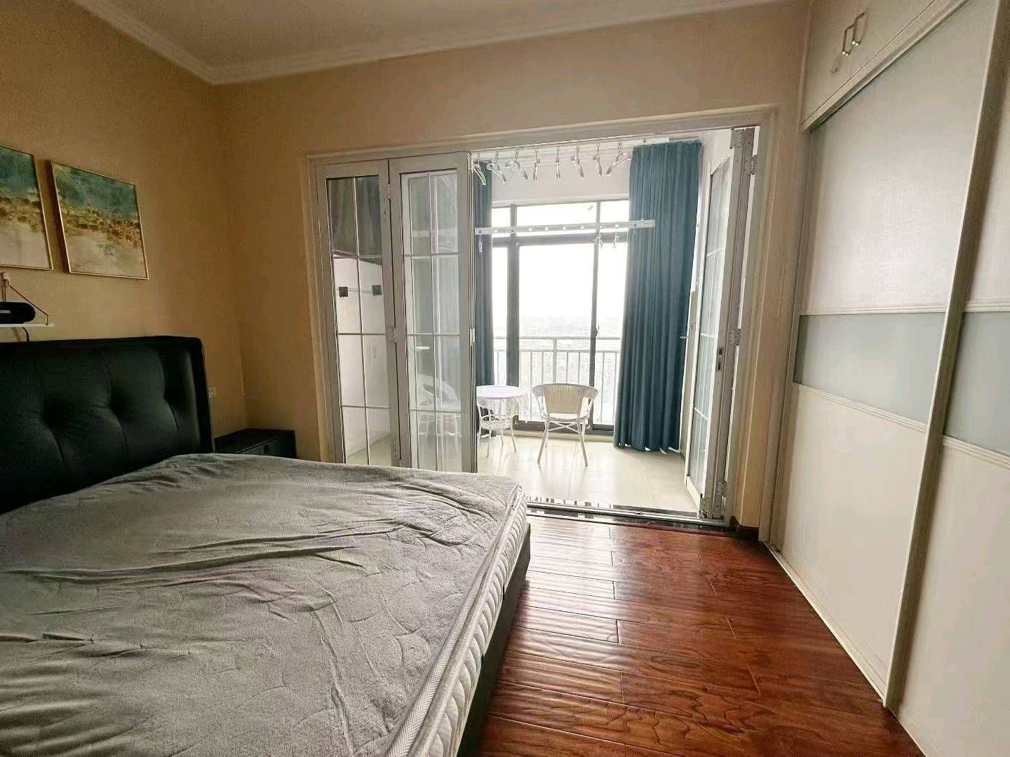 景秀花园·一桥河景·一室一厅·带大阳台·60平方报价28万