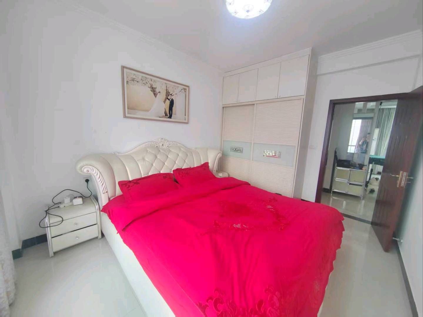 郡都小区小高层电梯·精装修三居室·诚意出租1400/月