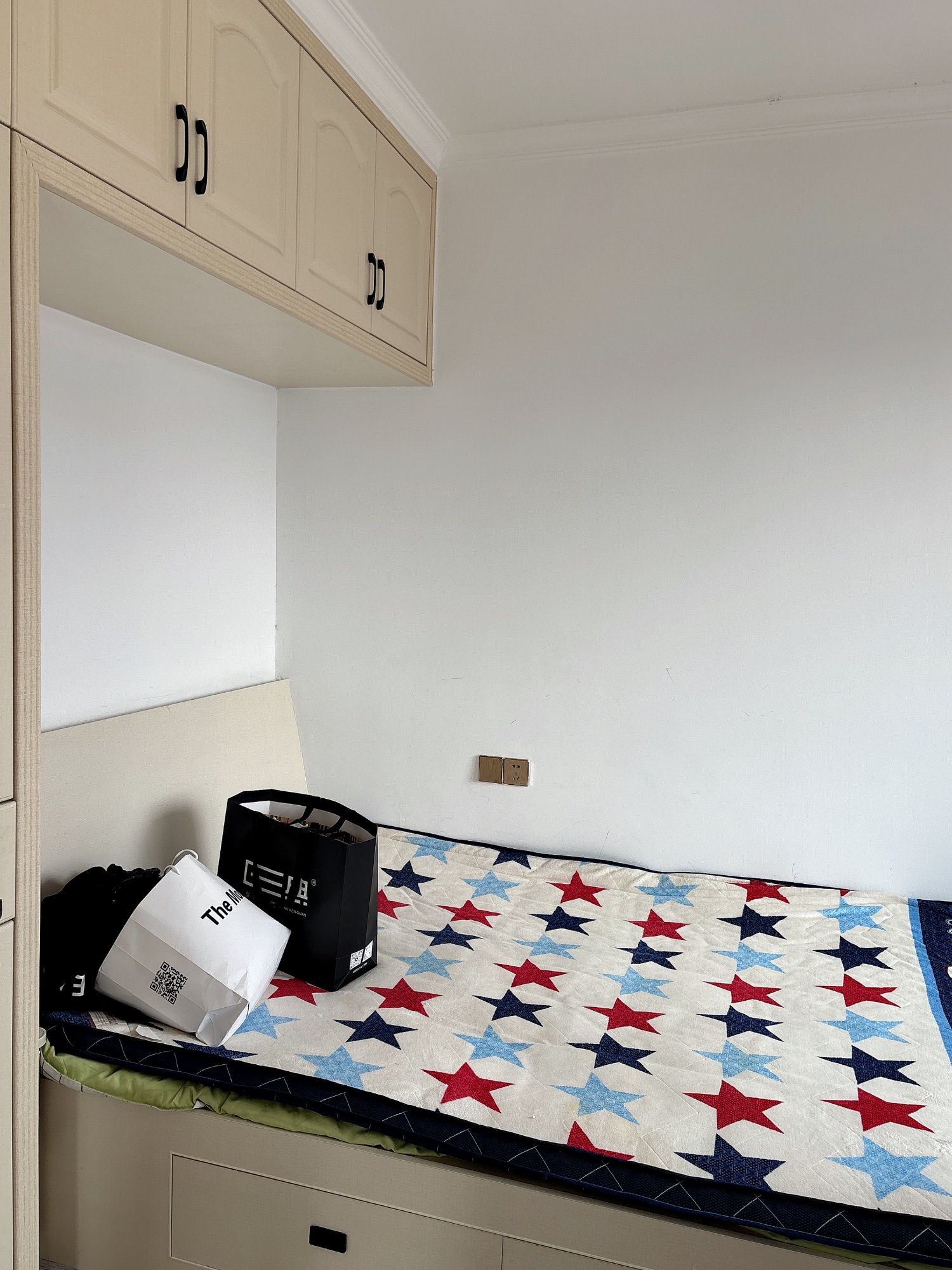 赤壁印象·两室两厅·户型好·室内干净整洁/1400月