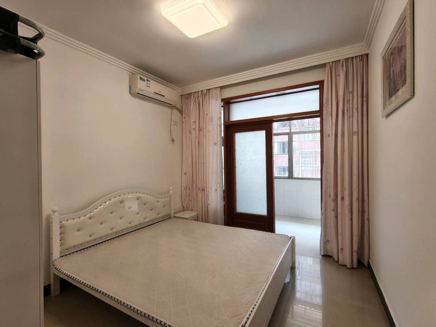 凤清小区·2楼精装修·三室两厅·有证诚意售价39.8万