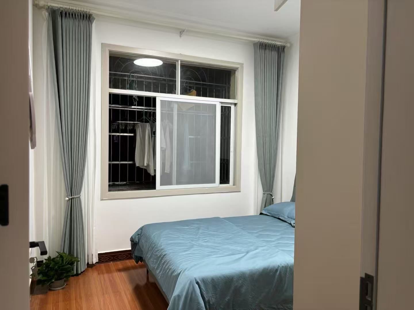 东洲小区·全新装修·130平方·拎包入住售：35万单价2600一平