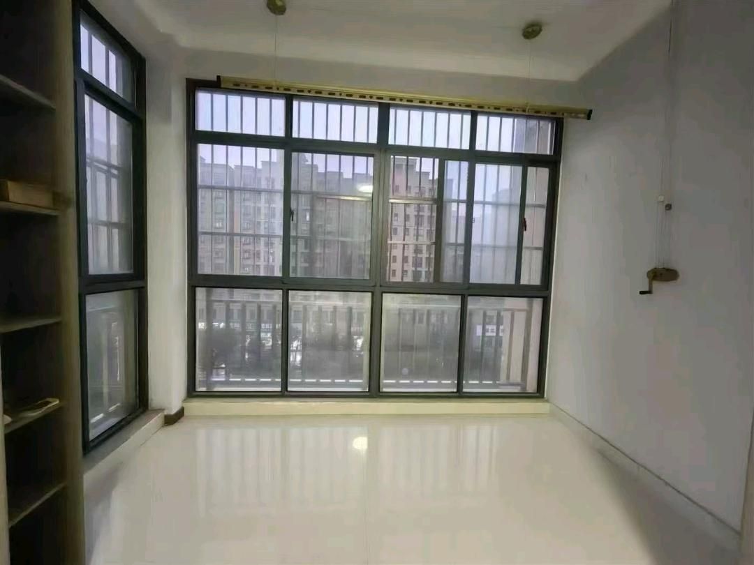 明尚精英·全新装修婚房·133平方·户型好报价40万