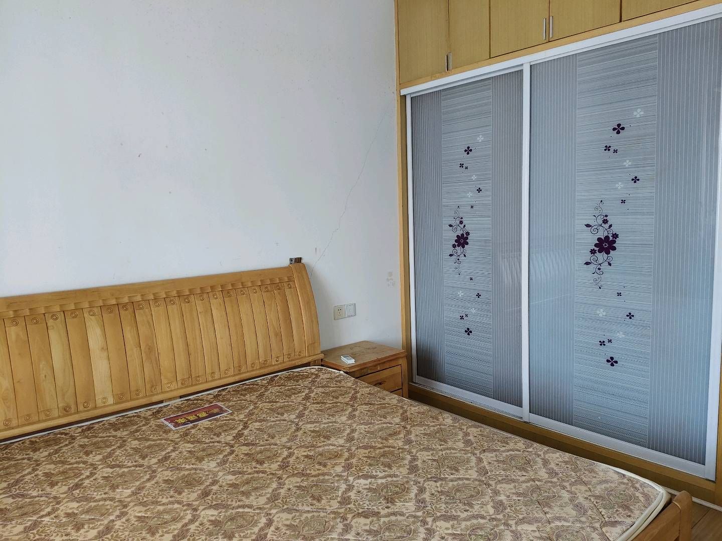 众城国际电梯房·两室两厅·62平方·报价|：26万