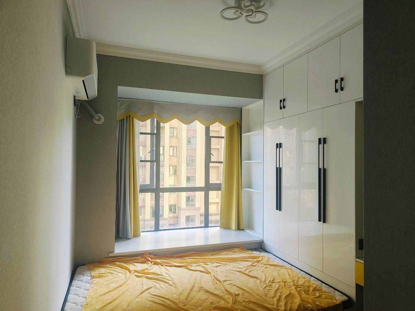 中央华景公园·113平·9成新·精装修55万·主干道一线·后门沙子岭公园