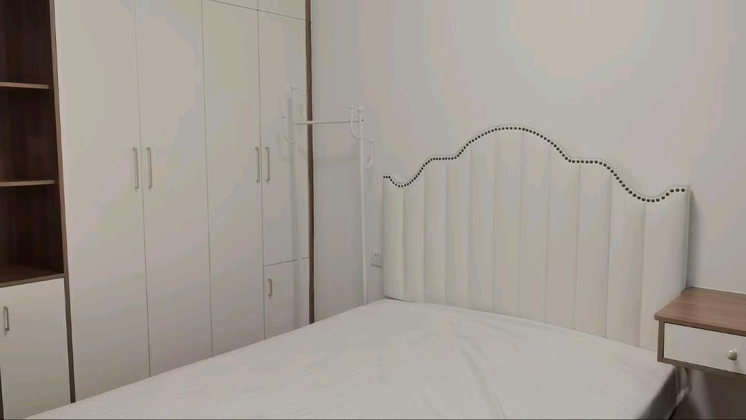 秀兰御府·大两室两厅·精装修租1600/月