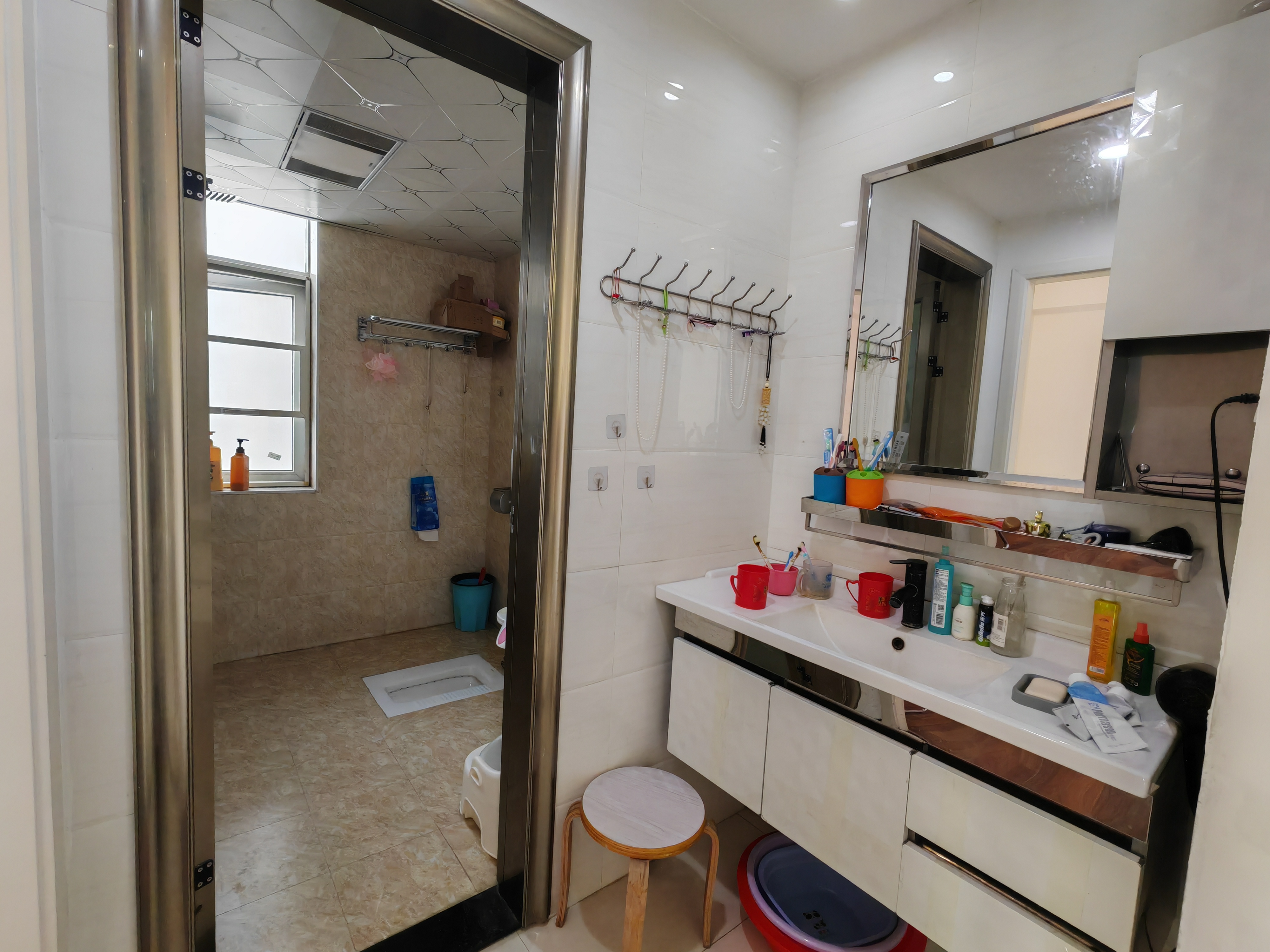 塞纳河畔1700包物业3室2厅配套齐全精装修电梯房，看房电话18307150819