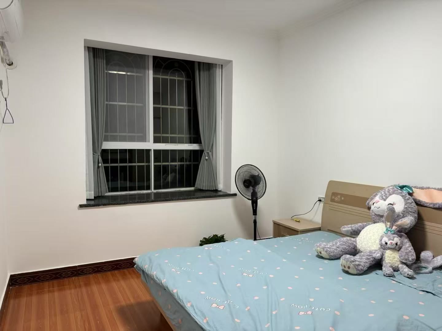 东洲小区·全新装修·130平方·拎包入住售：35万单价2600一平