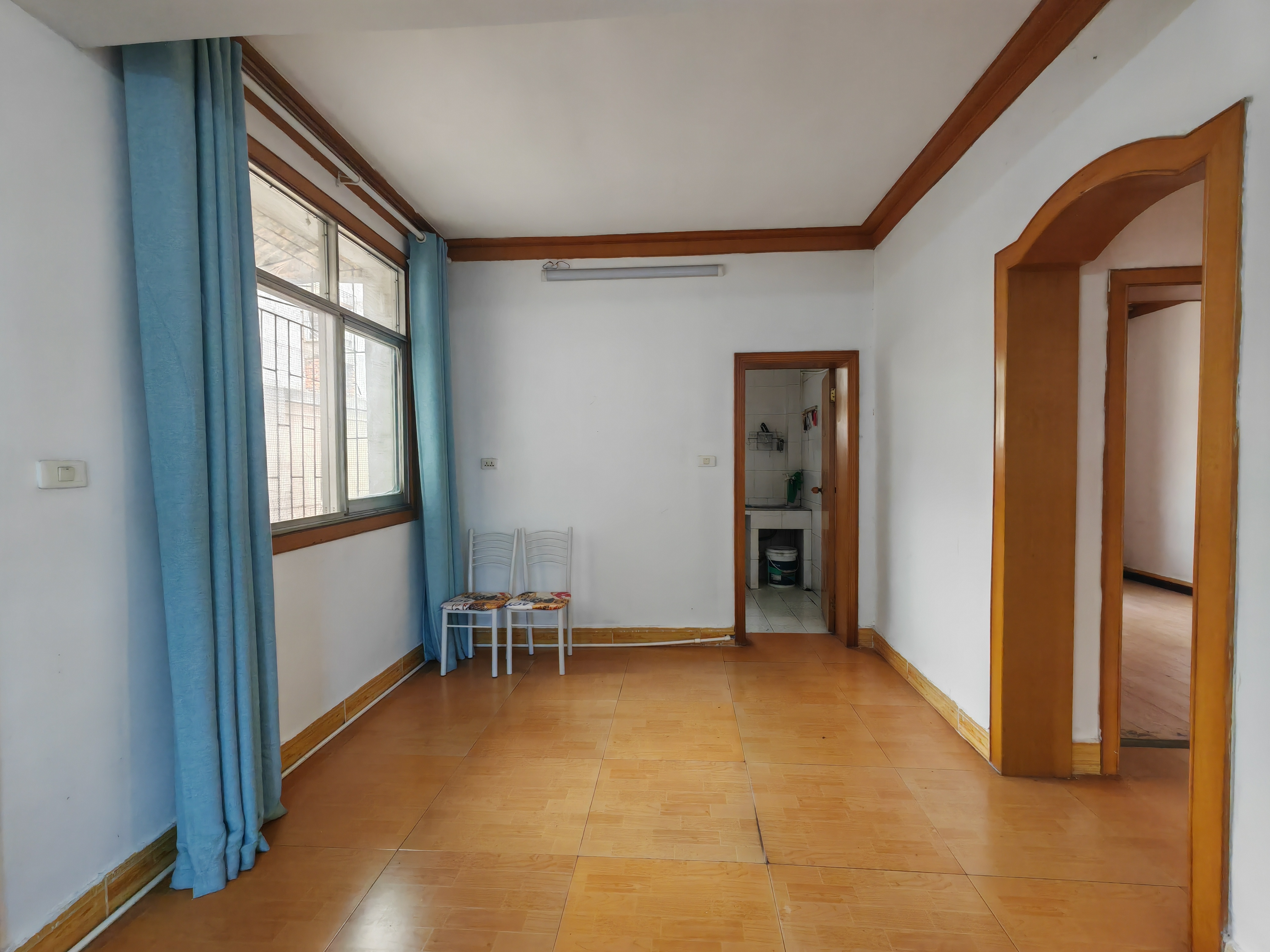 国贸附近针织小区大两房，17万，不动产在手，采光好，商圈便利,看房电话18307150819