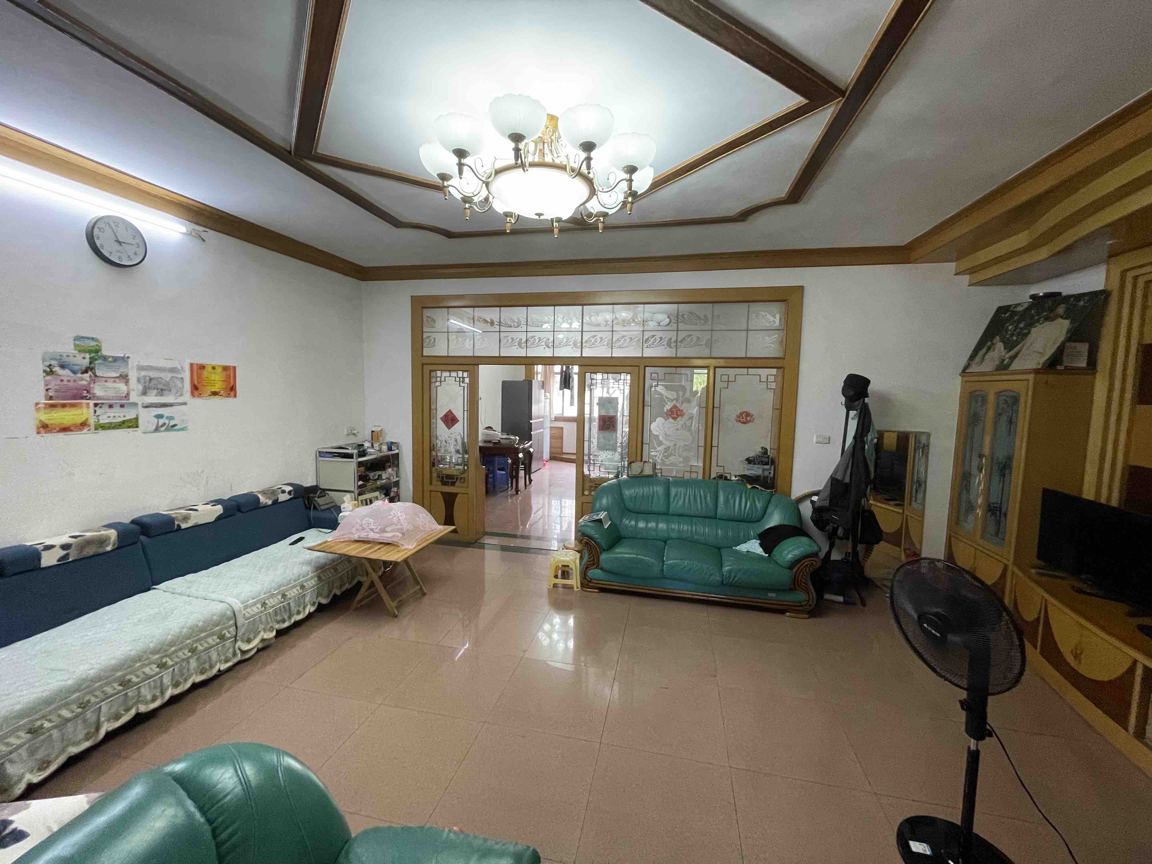 龙翔小区·108平方·步梯二楼报价：32万