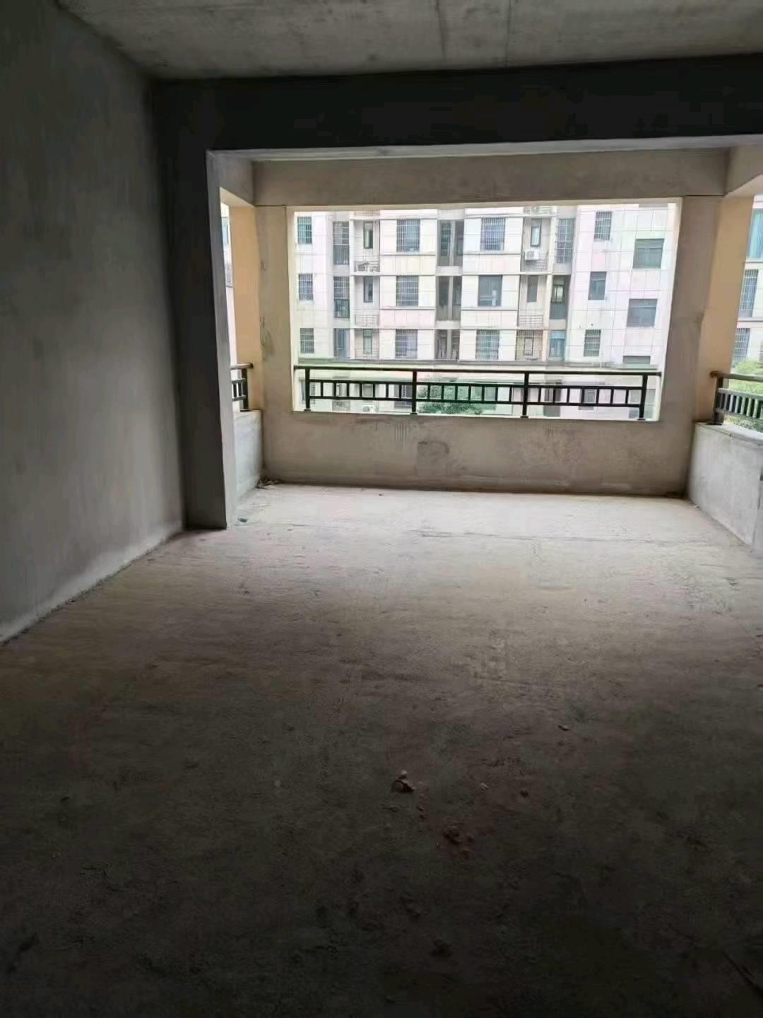 同城上都三室两厅两卫，中间好楼层，45万包过户，看房有钥匙，看房电话18307150819