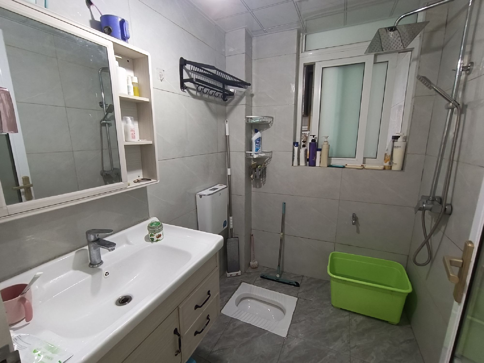 新岭地·好房出租·精装修·干净整洁三居室·出租1500/月