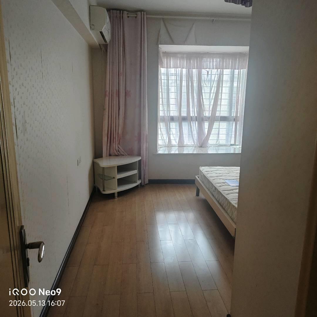 新街口永邦欧洲城三室两厅两卫，南北通透户型，5楼，业主诚意出售，看房电话18307150819