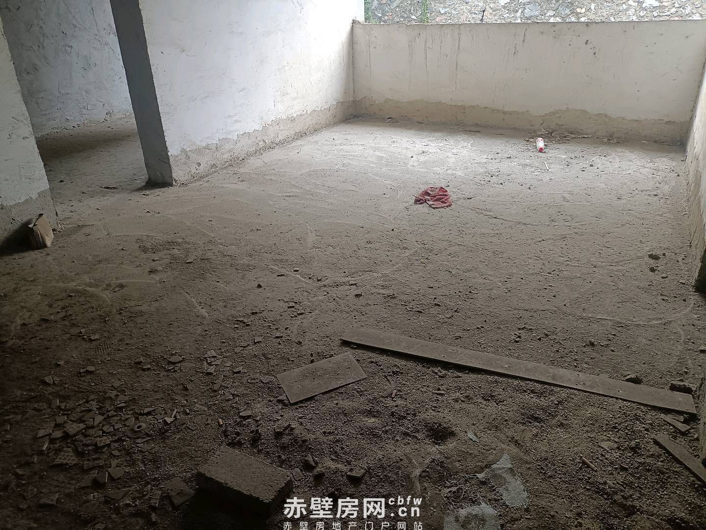 少有的楼梯三楼毛坯四房35万诚意出售