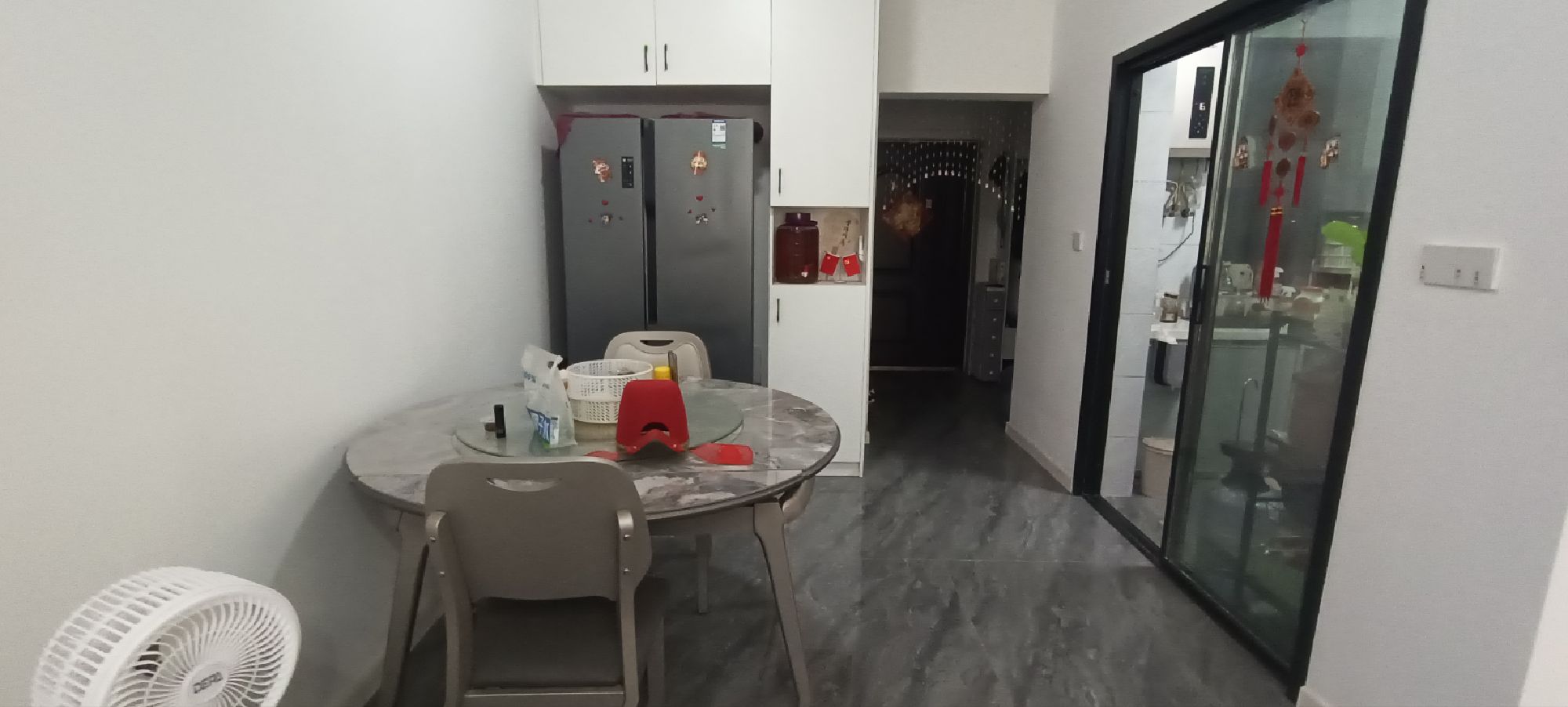 近水楼台带露台三室两厅精装修诚意出售