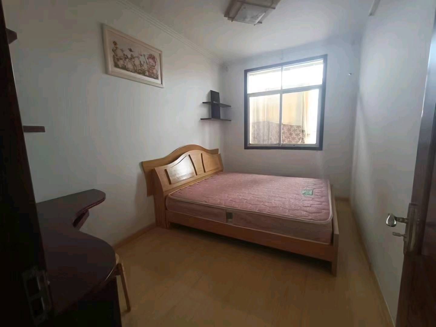 五中对面·温馨三室两厅·干净整洁·拎包入住900/月