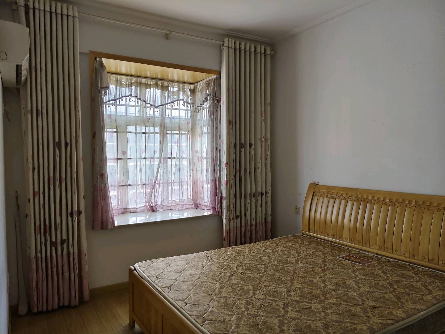 众城国际电梯房·两室两厅·62平方·报价|：26万