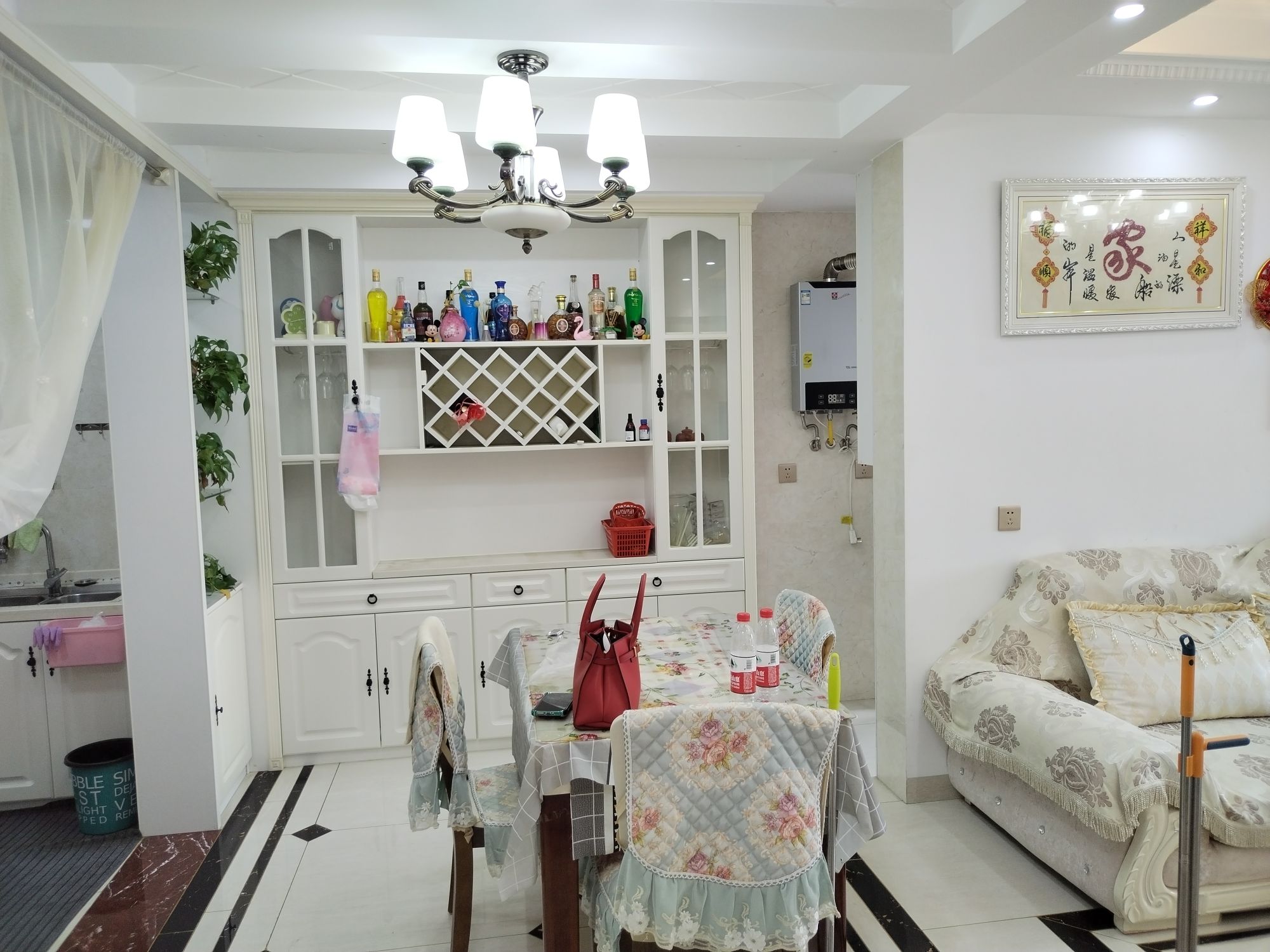 塞纳河畔·精装修三居室·诚意出租1500/月