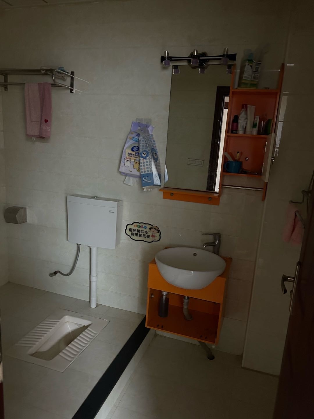 新街口·商住写字楼·116平两室两厅·出租1500/月