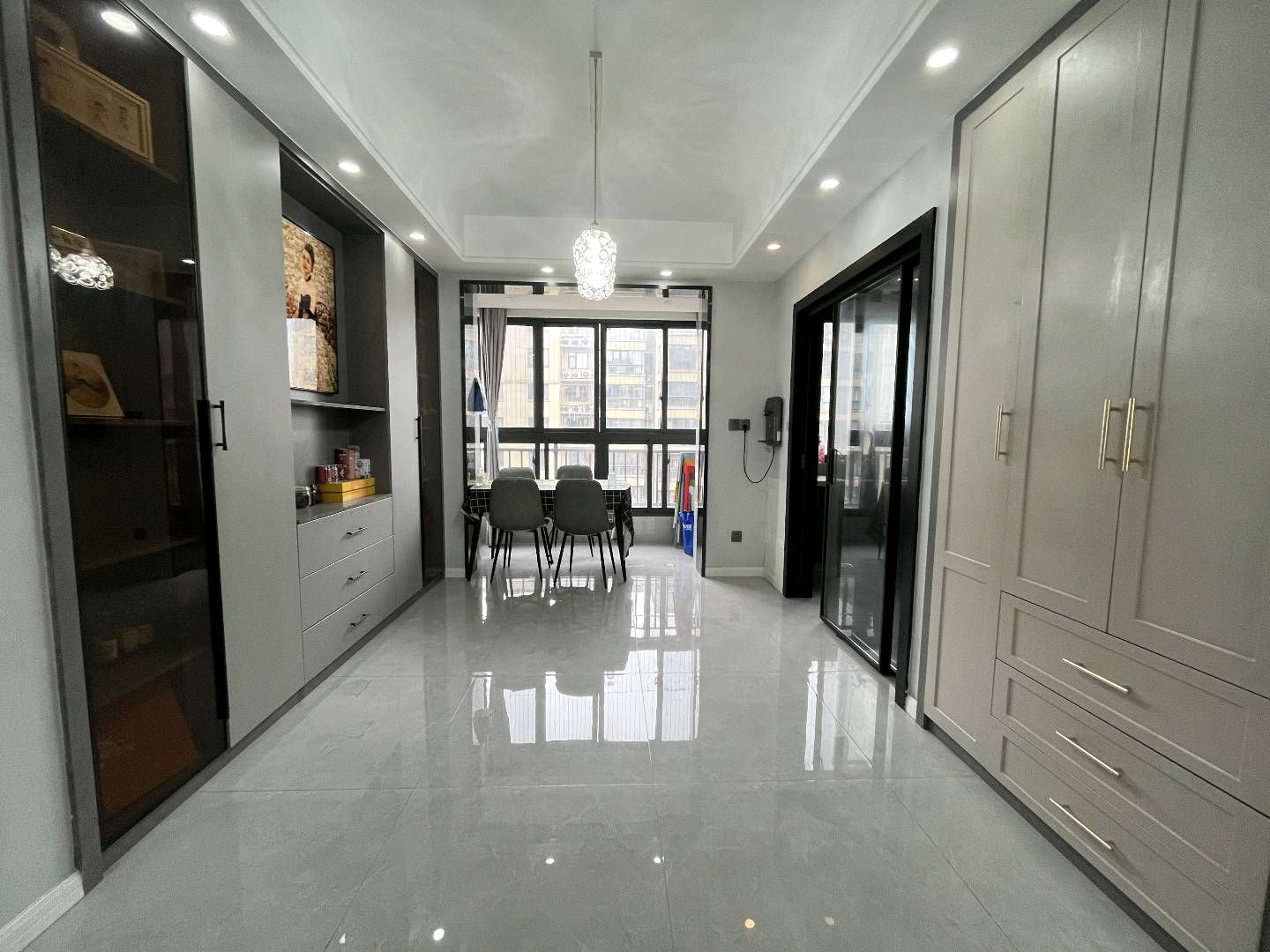 金鸡山·凤凰城·电梯房·地段好·全新装修·145平方报价65万