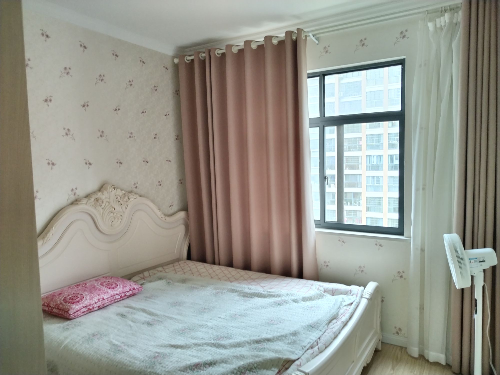 博园南郡·三房两厅两位·9成新·拎包入住报价：52万