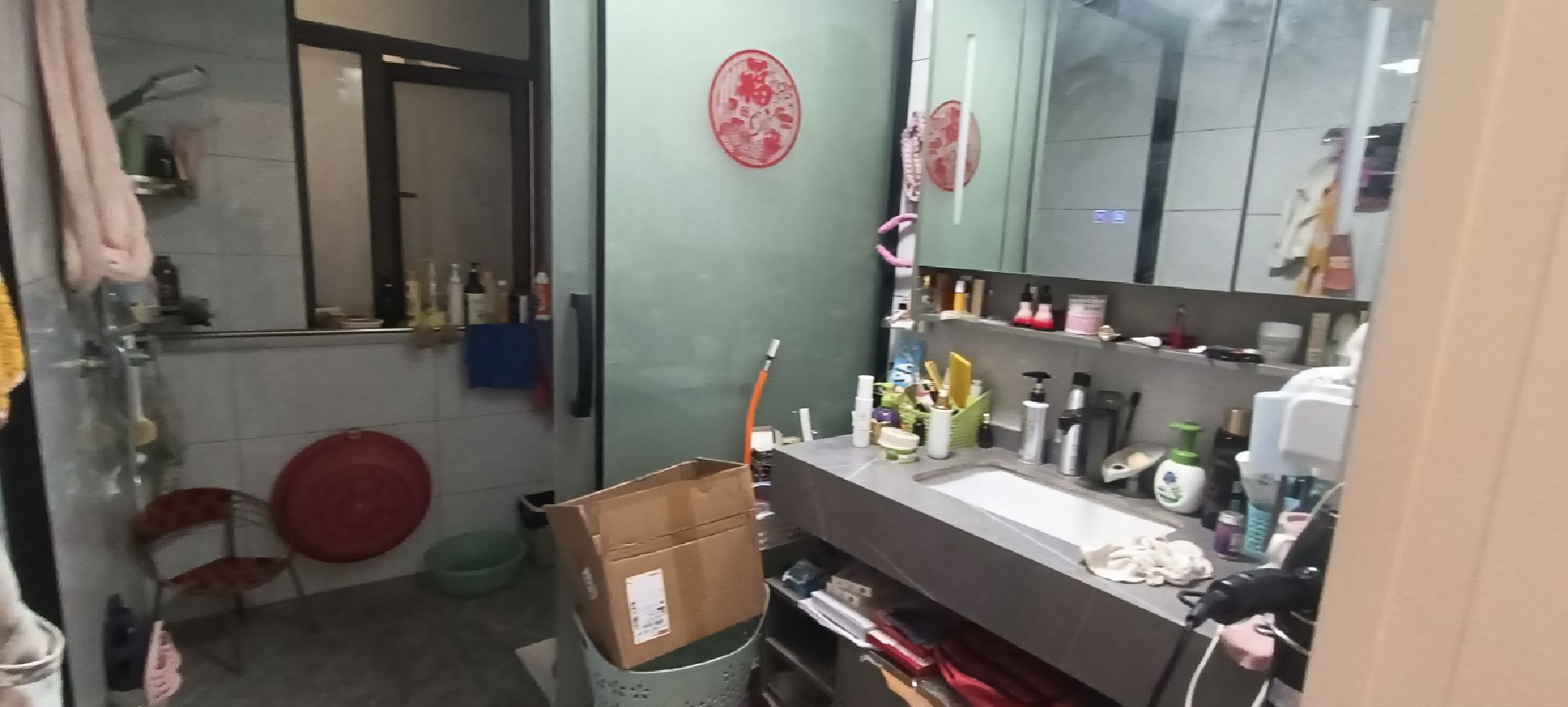 近水楼台带露台三室两厅精装修诚意出售