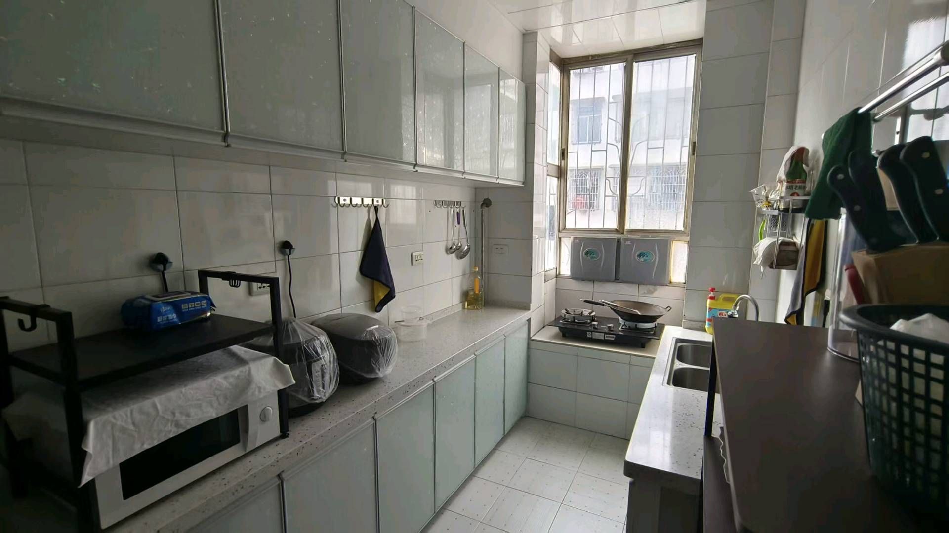 天佑小区·4楼·精装修三室两厅·有证36.8万包过户