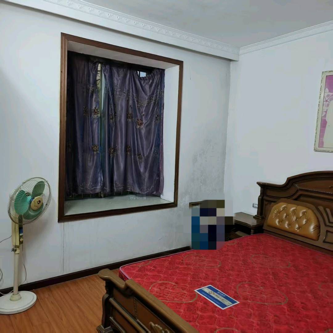 三国城·闹市区·居家三房两厅·出租1300/月