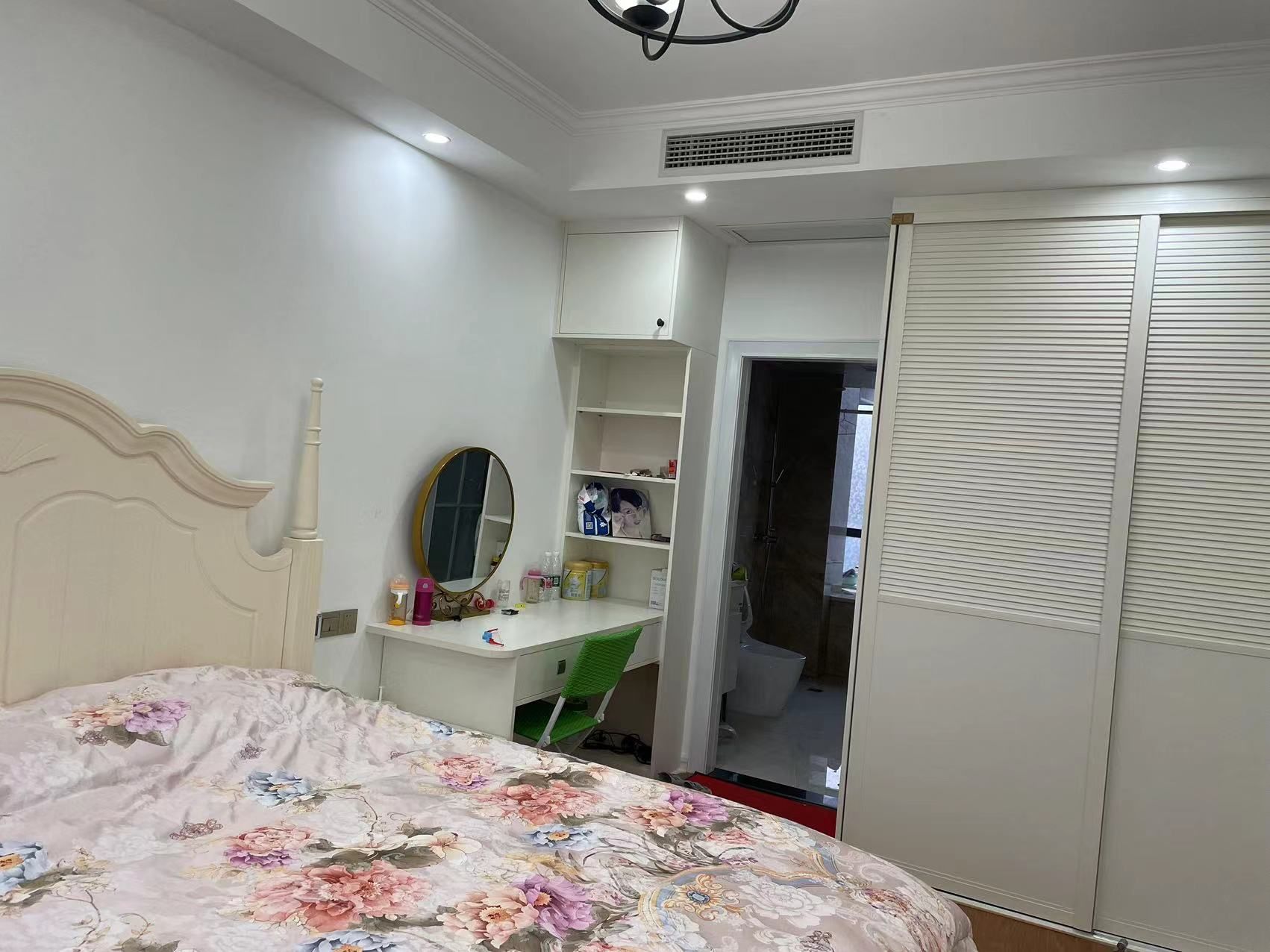 雍景新城·精装修·绿化环境好·三室两厅·租2500/月