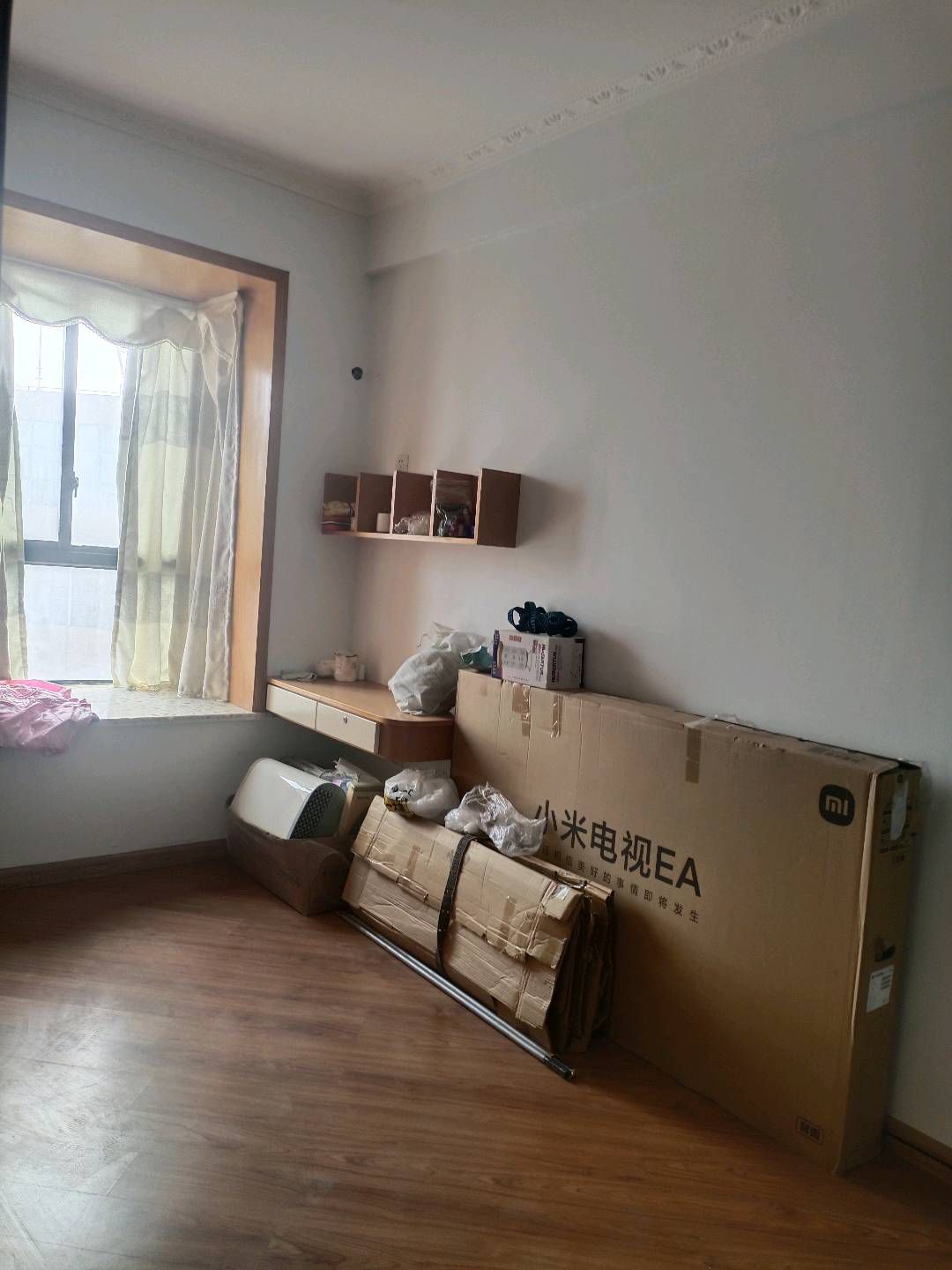 世纪大厦·三室两厅·118平方·电梯房中层·证件齐全·装修好的单价2300一平方