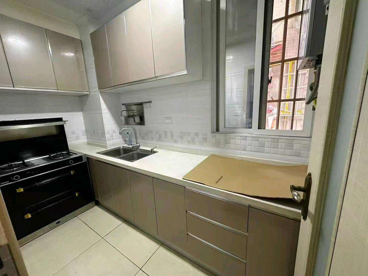 景秀花园·一桥河景·一室一厅·带大阳台·60平方报价28万