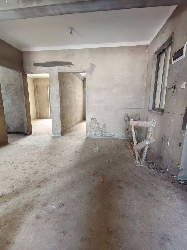 润园99平，可做3室，带地下车位一个，户子是边户，南北双阳台，售价35个，看房有钥匙15571531963