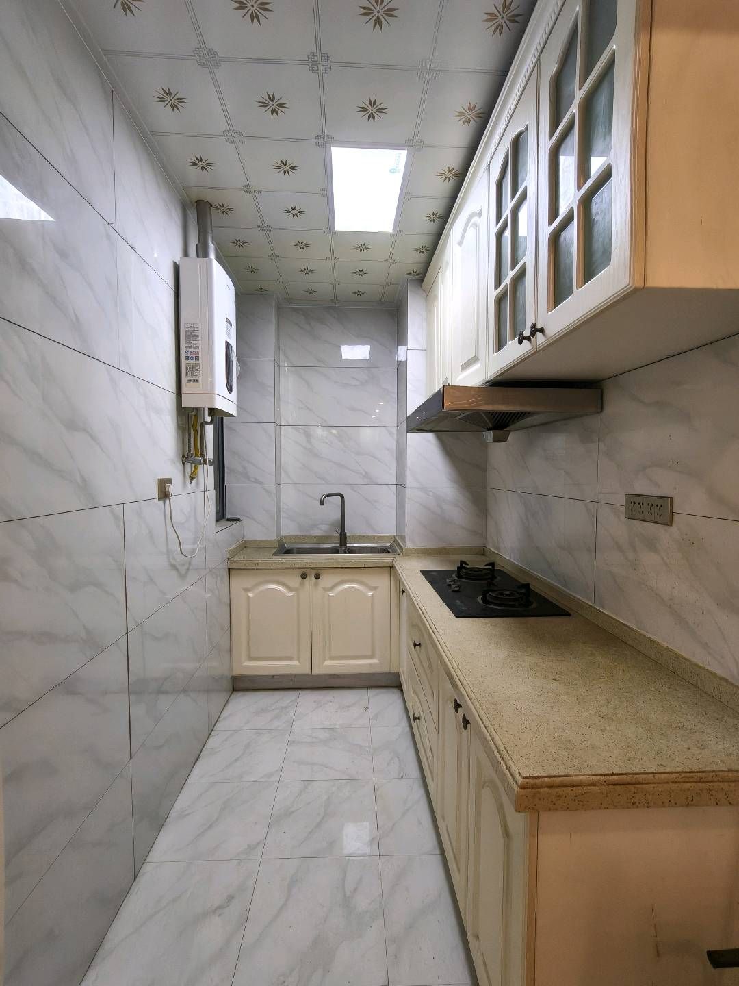 人民医院附近·凤清小区·130平方三房·步梯二楼·报价：39.8万