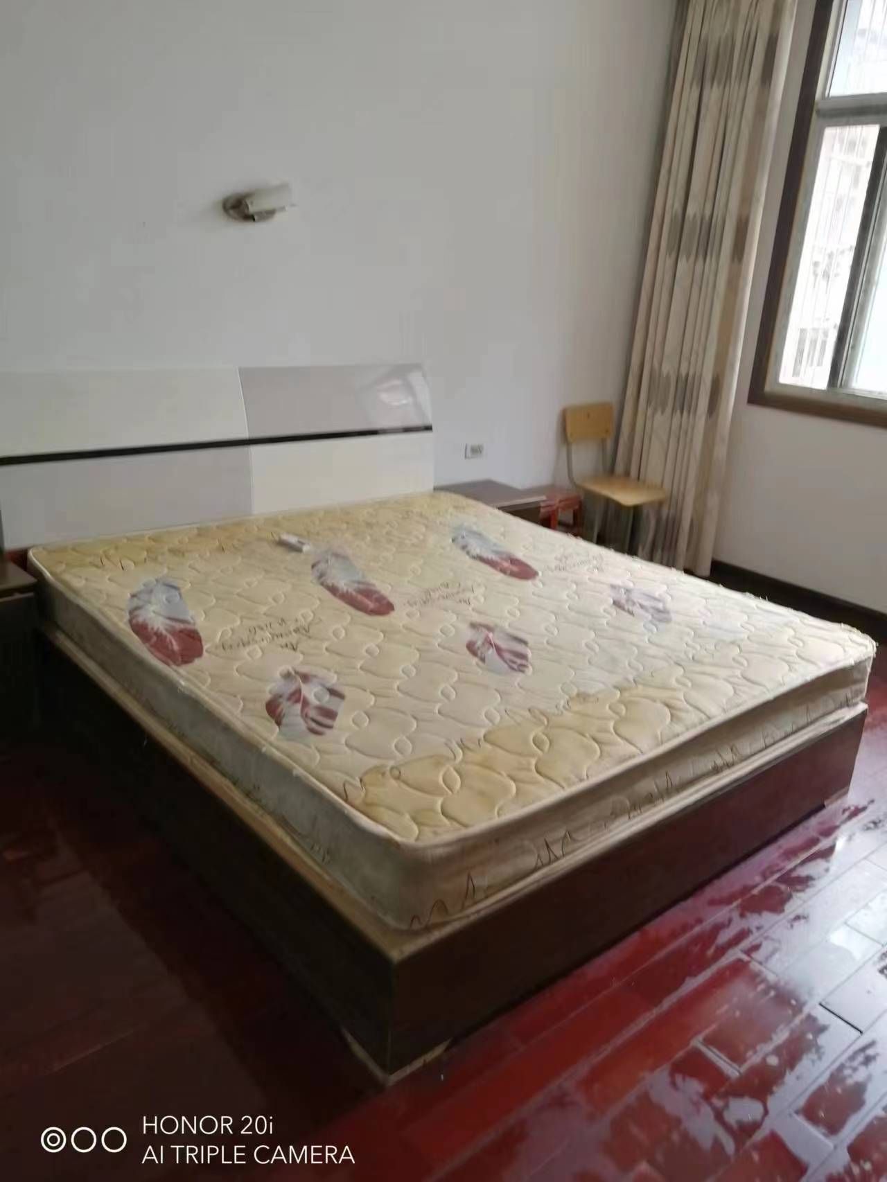 新街口商业街精装3室2厅2卫出租800/月
