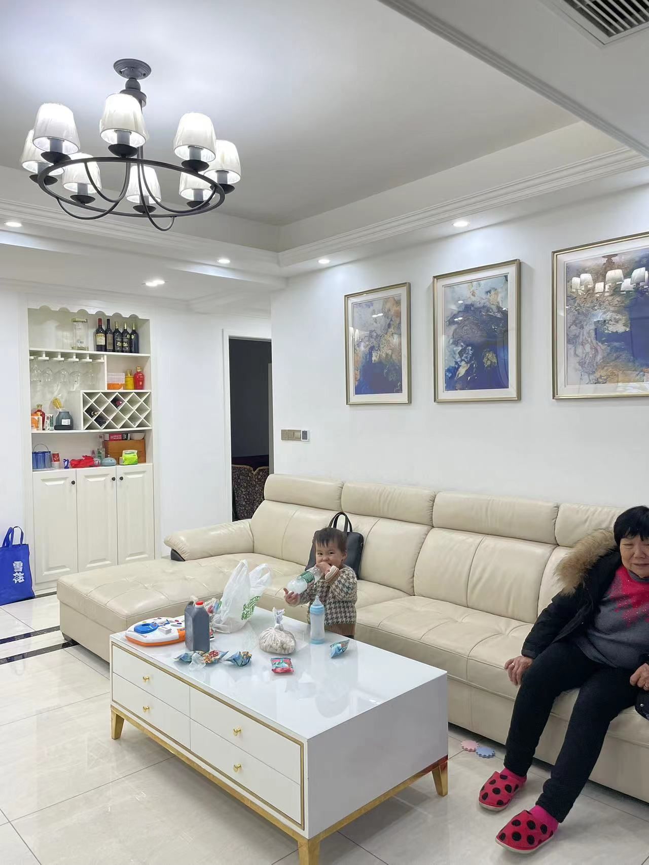 雍景新城·精装修·绿化环境好·三室两厅·租2500/月