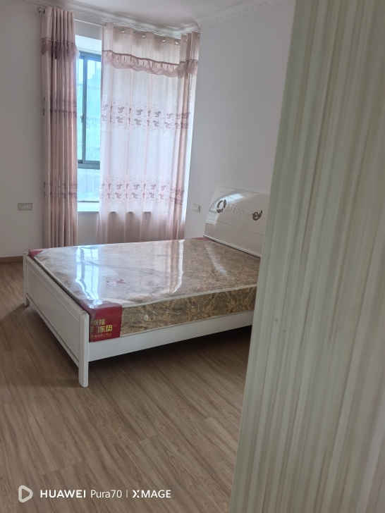 鹏城美丽家园三室两厅·拎包入住·一楼/1300月